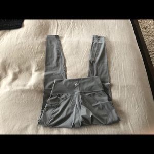 ** SOLD**Alphalete Meridian Leggings w/ Pockets